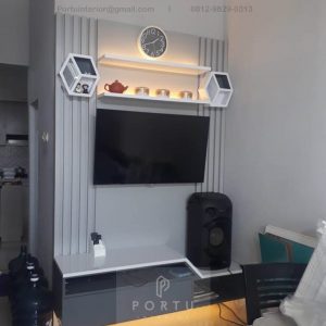 Desain Backdrop TV Mewah Putih & Grey Perumahan Samudera Residence Sukmajaya Depok ID5115